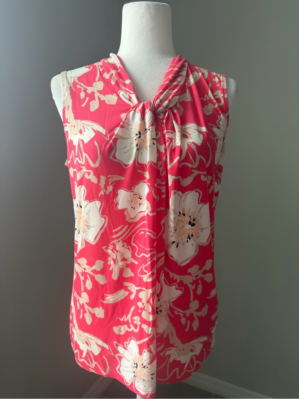 KARL LAGERFELD PARIS Coral Pink Floral Twist Neck Sleeveless Blouse Size Medium - Picture 2 of 11